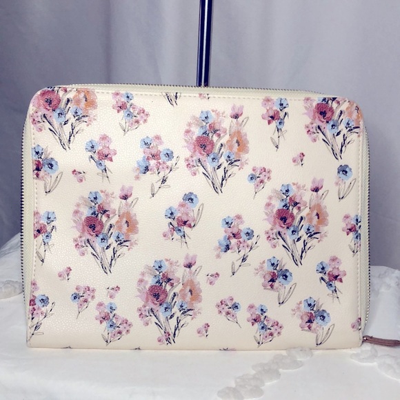 MATILDA JANE On the Go cream floral print tech organizer. - Picture 6 of 7